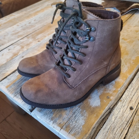 UGG SHOES - Picture 4 of 5